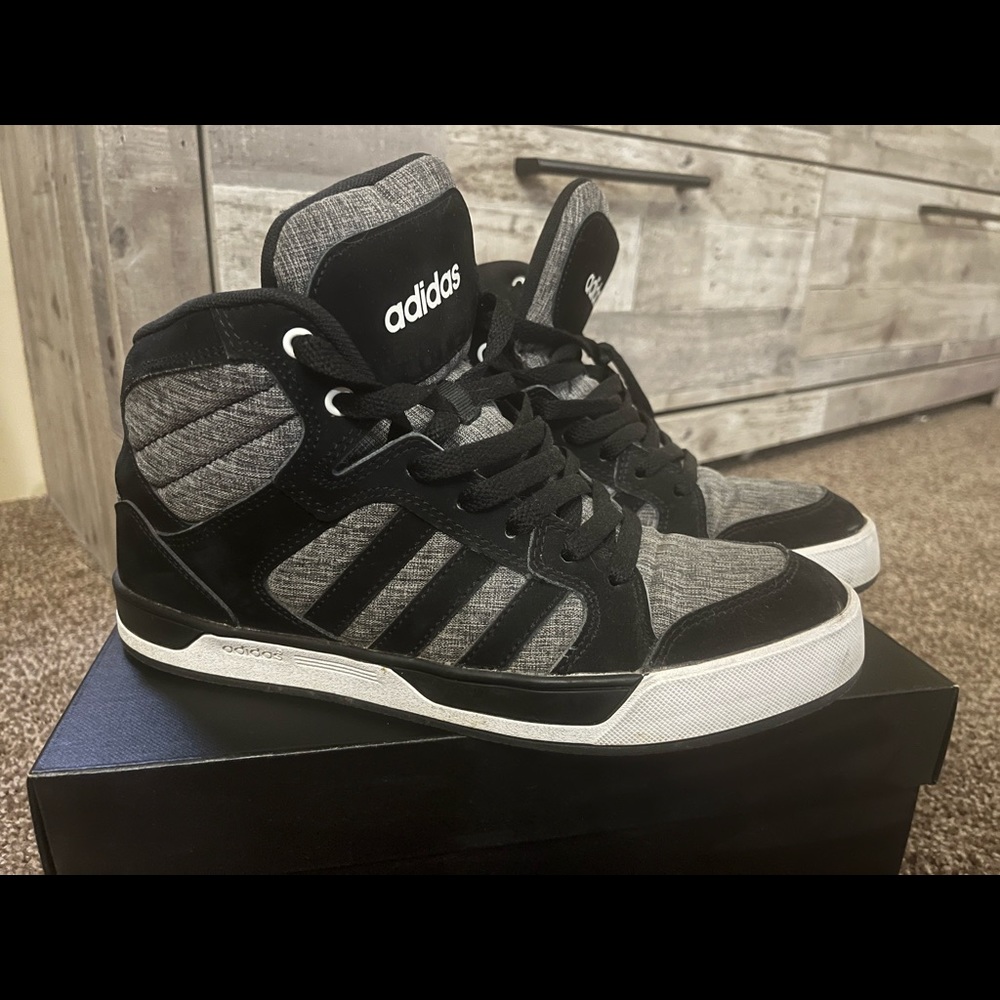 Mens Adidas high top sneaker. Like new. Size 8.5
